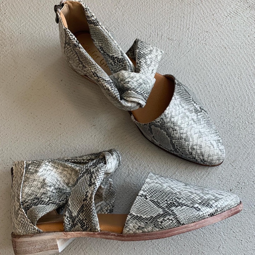 Snake print shoes with back zipper